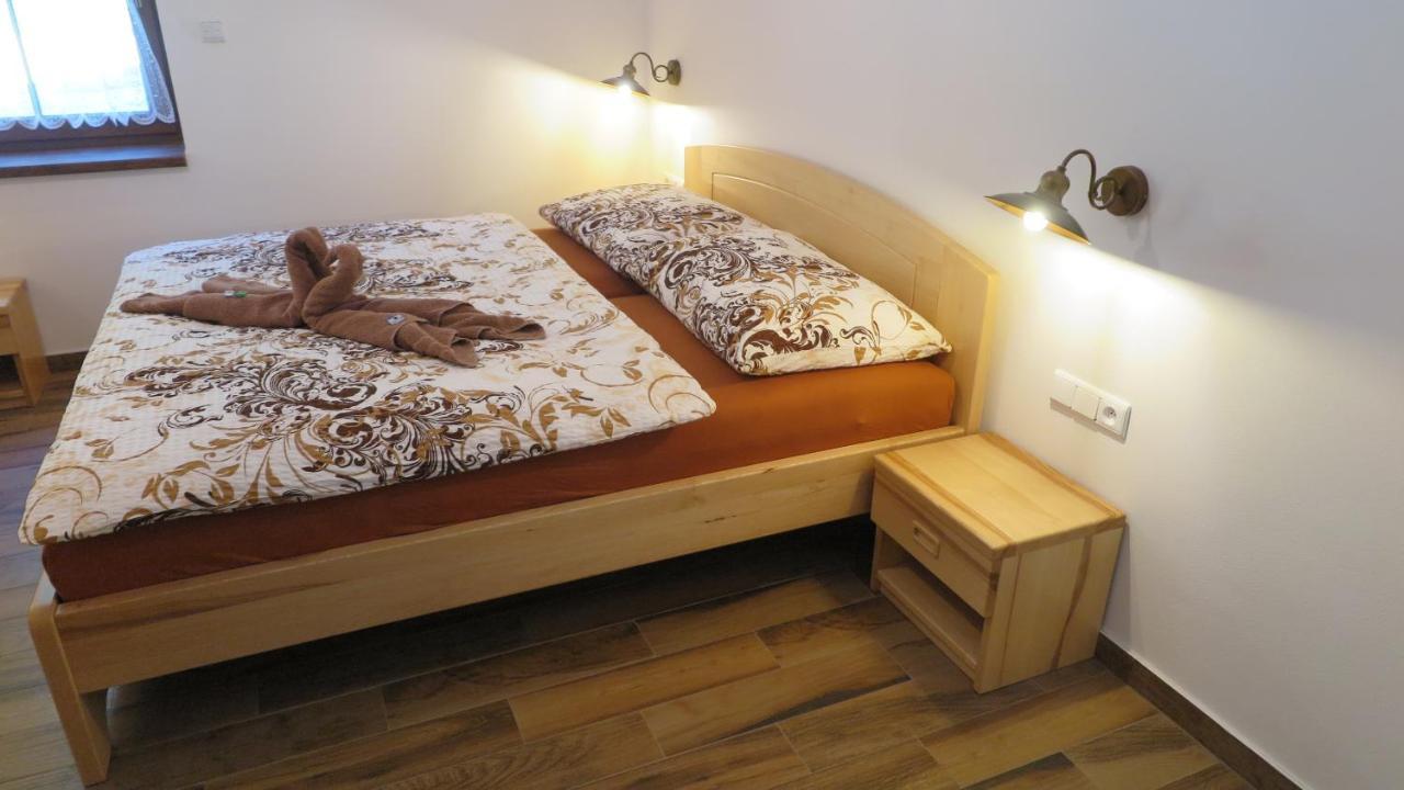 Club Rezidence Pod Luci Apartment Loucovice Luaran gambar